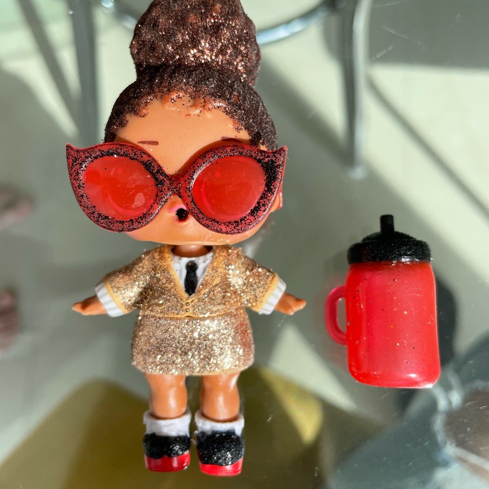 L.O.L surprise doll - Boss queen. Ultra Rare. Sparkle series .